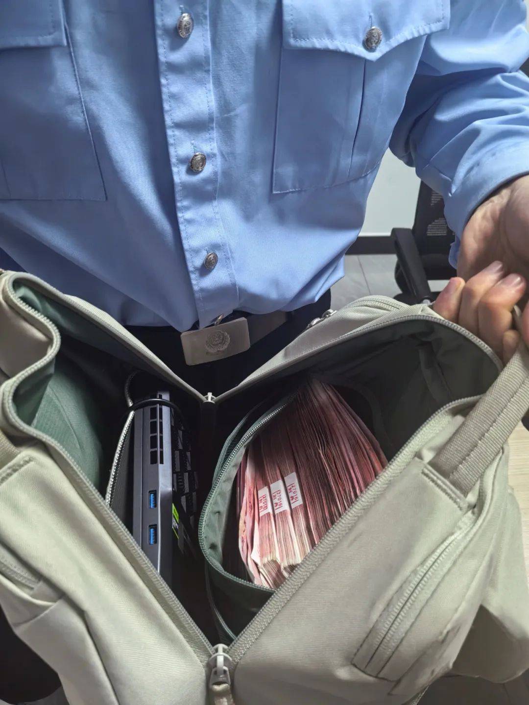 皇冠信用盘注册_男子为了“寻刺激”皇冠信用盘注册，取现5万多元！关键时刻，妻子打来电话…