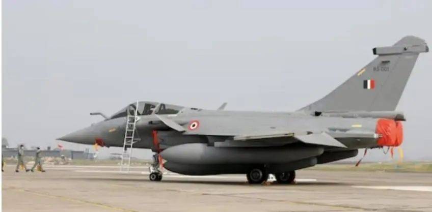 皇冠信用网怎么开户_印度想炸毁歼10C皇冠信用网怎么开户，24小时内，巴铁发起雷霆反击，新德里发生爆炸