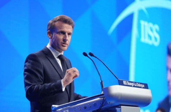 皇冠信用網出租足球_谈判已取消皇冠信用網出租足球，冯德莱恩牺牲中国利益，换美关税让步，中方反将一军