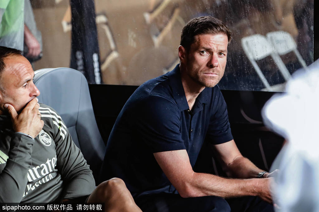 皇冠信用盘出租代理_哈维·阿隆索三中卫战术震撼皇马皇冠信用盘出租代理!安切洛蒂时代彻底终结