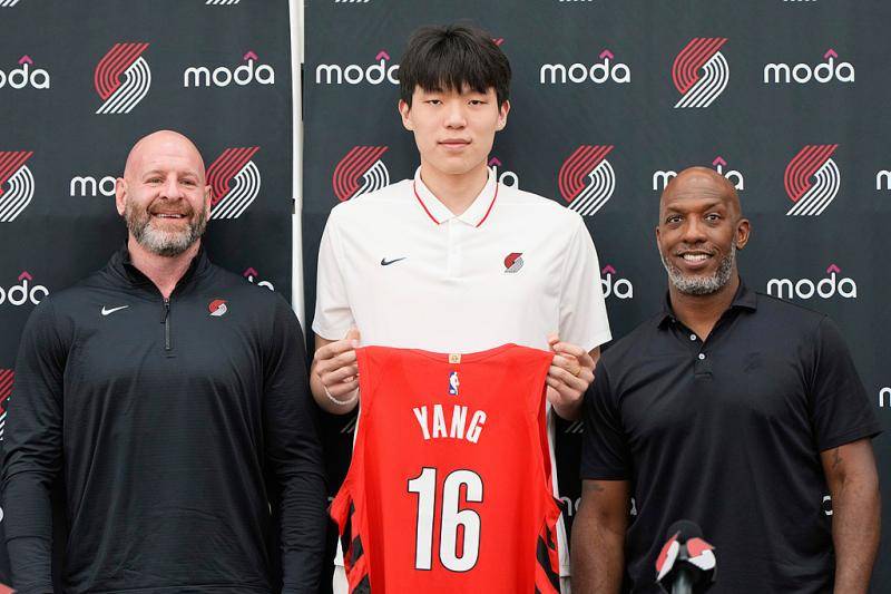 曼城vs希拉尔_NBA｜杨瀚森发布会秀幽默：争取下次把翻译踢掉