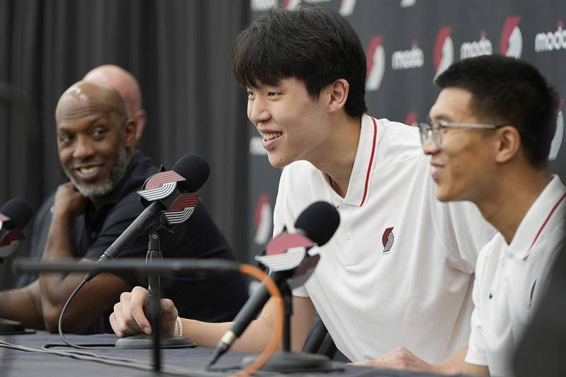 曼城vs希拉尔_NBA｜杨瀚森发布会秀幽默：争取下次把翻译踢掉