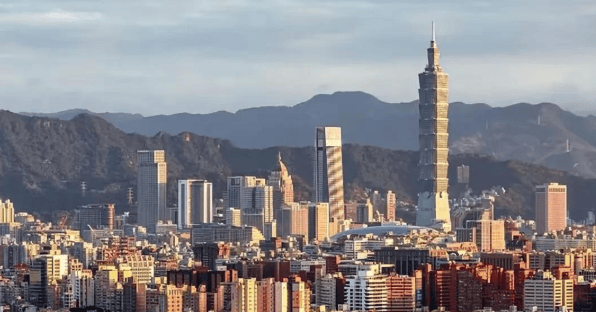 香港足球2025_突发！台海闯入不速之客香港足球2025，台岛内乱成一锅粥，解放军开始上强度了