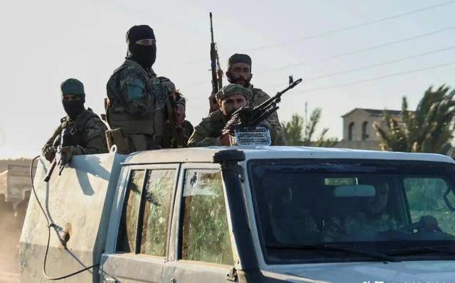 hga010皇冠新版APP下載 _朱拉尼下令hga010皇冠新版APP下載 ，6大精锐师开火，以军狂轰叙坦克，中东火药桶又炸了