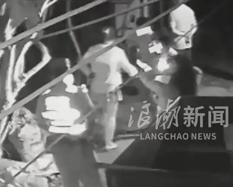 皇冠信用盘登3代理申请
_防城港公安局长称奔驰女并非公职人员皇冠信用盘登3代理申请
,“拿出来的证件是假的”