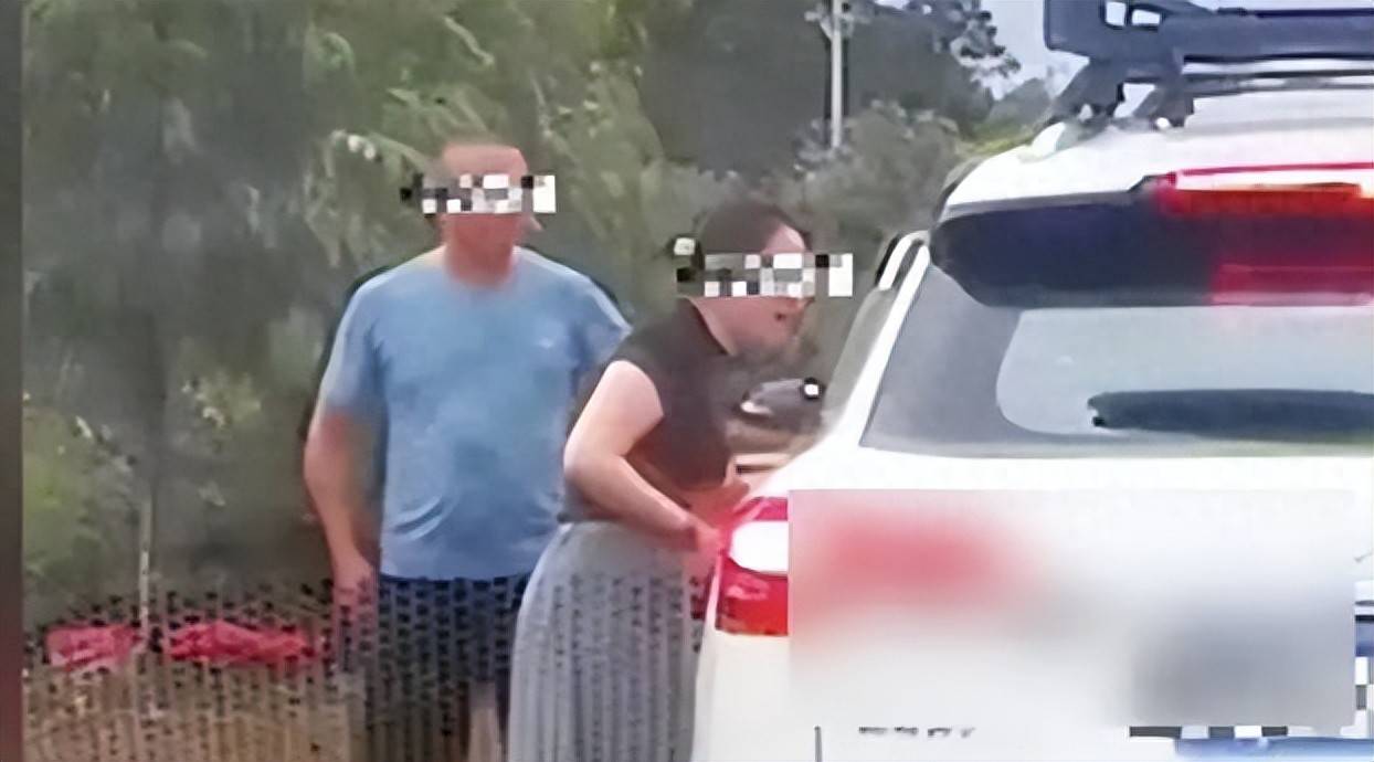 如何注册皇冠足球代理
_“奔驰亮证姐”身份已查明如何注册皇冠足球代理
!当事人发声:相关负责人称她证件是假的