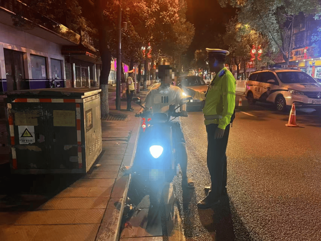 澳大利亚新南威尔斯联赛2_多地严查“人造太阳”澳大利亚新南威尔斯联赛2！湖南交警提醒