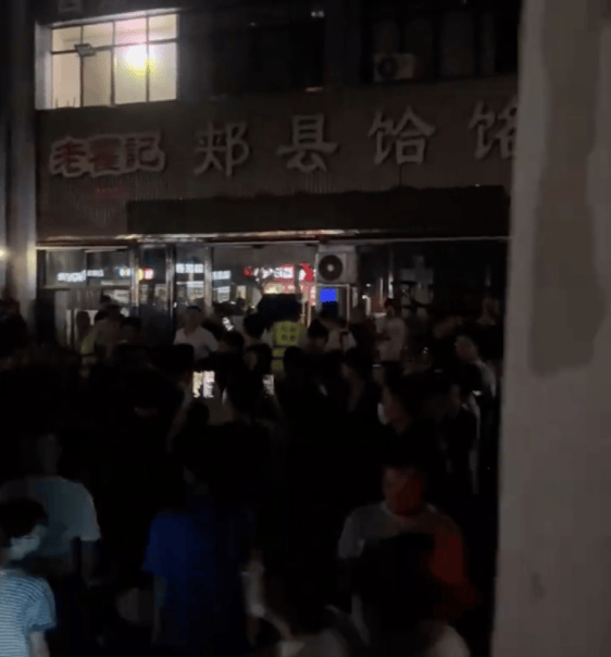 爱沙尼亚乙组联赛_郑州“续面事件”面馆关门爱沙尼亚乙组联赛，老板引争议后致歉！快评：切忌“过早站队”，更不该“按键伤人”