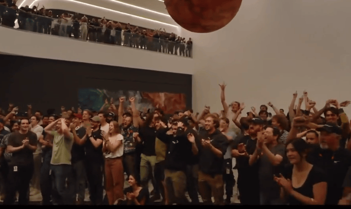 卡塞特沙特vs帕府联_这次没有空中爆炸！1个小时飞越半个地球卡塞特沙特vs帕府联，马斯克星舰终于成功了，现场欢呼声、鼓掌声响成一片