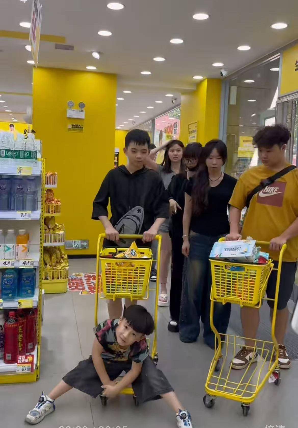 斯托克城vs布拉德福德_16个外甥一顿吃200个水饺斯托克城vs布拉德福德，挑扁担买菜的重庆“宇宙舅舅”：孩子们开学离开，心里空落落的