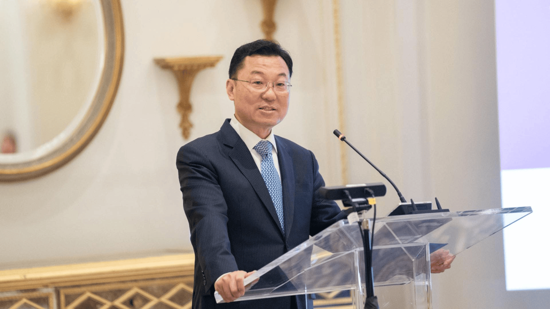 皇冠会员开户
_中方刚抛61亿美债皇冠会员开户
,美方报复来了,军舰过航台海,谢锋大使捅破窗户纸