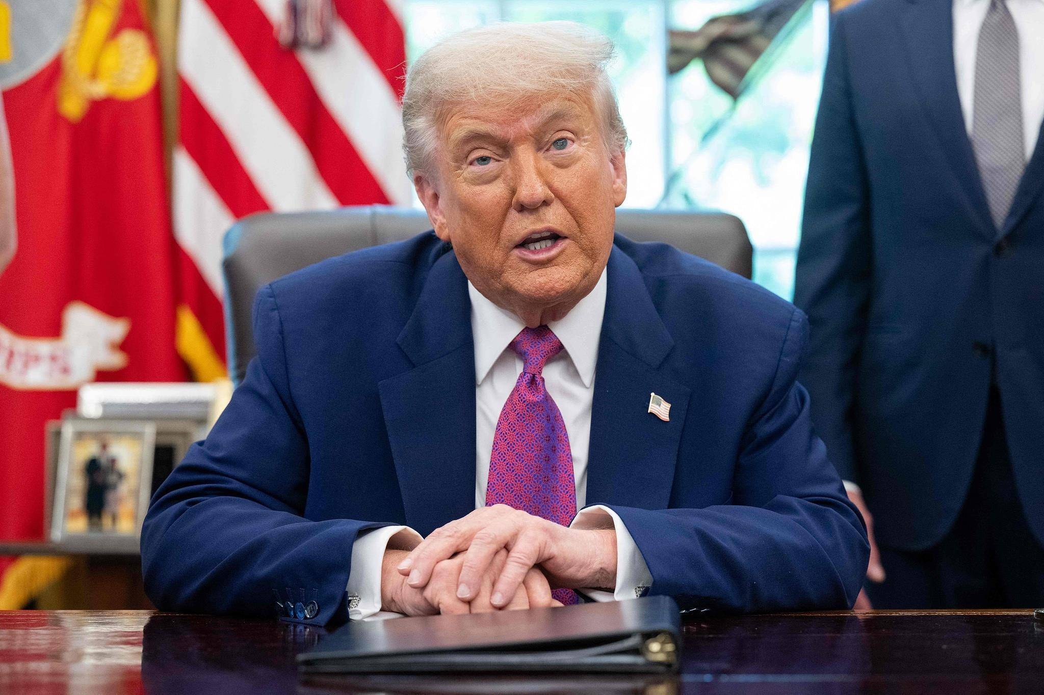 本菲卡vs切尔西_特朗普：美国将立即终止与加拿大的所有贸易谈判